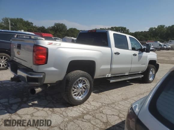 ✅ 2015 Chevrolet Silverado 2500HD LT • VIN: 1GC1KVE85FF178468 • Лот: 71610735. Опубликован ранее на Copart с пробегом 139 640 миль. Бесплатный доступ к архиву аукционных продаж из США и подробный отчёт об истории автомобиля на DreamBid. Изображение 3.
