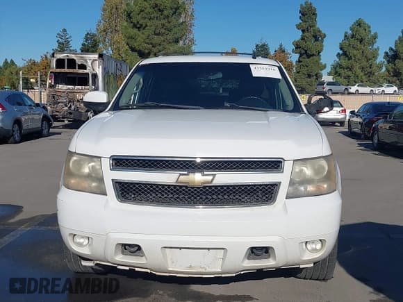 ✅ 2011 Chevrolet Suburban LT • VIN: 1GNSKJE30BR208994 • Lot: 43551916. Wystawiony na IAAI z przebiegiem 239 030 mil. Bezpłatny archiwum sprzedaży aukcyjnych z USA i szczegółowy raport historii pojazdu na DreamBid. Zdjęcie 12.