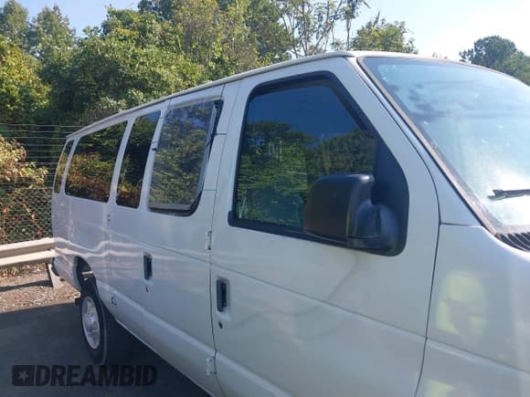 ✅ 1999 Ford Econoline Passenger XL • VIN: 1FBSS31L3XHB42338 • Lot: 43161127. Wystawiony na IAAI z przebiegiem 92 393 mil. Bezpłatny archiwum sprzedaży aukcyjnych z USA i szczegółowy raport historii pojazdu na DreamBid. Zdjęcie 6.