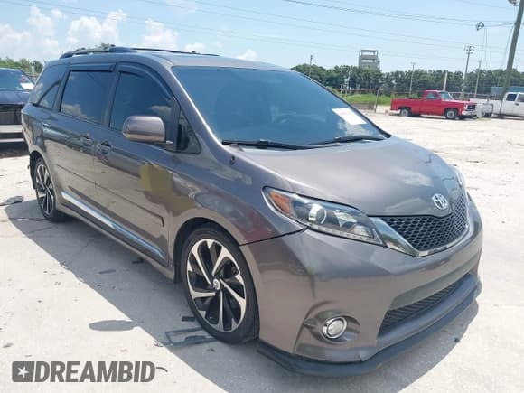 ✅ 2012 Toyota Sienna SE • VIN: 5TDXK3DC8CS248769 • Lot: 42853132. Listed on IAAI with 192,225 mi. Free auction sales archive from the USA and detailed vehicle history report at DreamBid. Image 1.