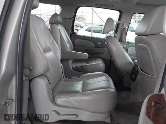 ✅ 2007 Chevrolet Suburban LT • VIN: 1GNFC16027J221478 • Lot: 42795291. Listed on IAAI with 160,596 mi. Free auction sales archive from the USA and detailed vehicle history report at DreamBid. Image 8.