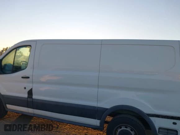 ✅ 2016 Ford Transit Cargo • VIN: 1FTYE1YM8GKA04717 • Lot: 40878998. Wystawiony na IAAI z przebiegiem 142 124 mil. Bezpłatny archiwum sprzedaży aukcyjnych z USA i szczegółowy raport historii pojazdu na DreamBid. Zdjęcie 15.