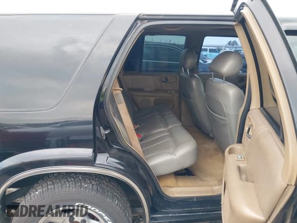 ✅ 1997 Oldsmobile Bravada • VIN: 1GHDT13WXV2725030 • Лот: 43441529. Опубликован ранее на IAAI с пробегом 348 116 миль. Бесплатный доступ к архиву аукционных продаж из США и подробный отчёт об истории автомобиля на DreamBid. Изображение 8.