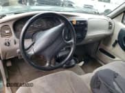 ✅ 1999 Ford Ranger XL • VIN: 1FTYR14V2XPB41478 • Лот: 81885325. Опубликован ранее на Copart с пробегом 287 302 миль. Бесплатный доступ к архиву аукционных продаж из США и подробный отчёт об истории автомобиля на DreamBid. Изображение 8.