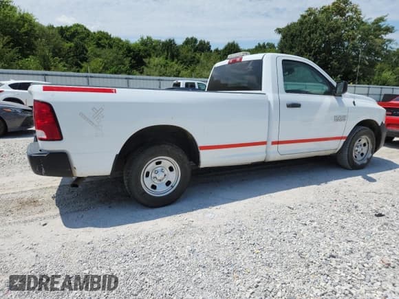 ✅ 2018 Ram 1500 Tradesman • VIN: 3C6JR6DGXJG139979 • Lot: 68384475. Wystawiony na Copart z przebiegiem 226 931 mil. Bezpłatny archiwum sprzedaży aukcyjnych z USA i szczegółowy raport historii pojazdu na DreamBid. Zdjęcie 3.