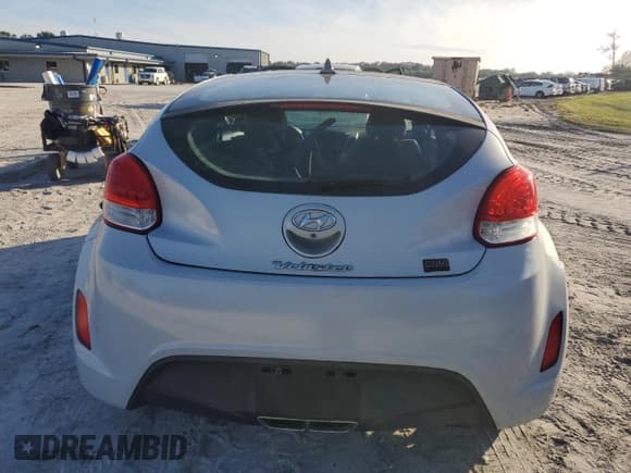 ✅ 2015 Hyundai Veloster • VIN: KMHTC6AD3FU219928 • Lot: 86026104. Wystawiony na Copart z przebiegiem 30 294 mil. Bezpłatny archiwum sprzedaży aukcyjnych z USA i szczegółowy raport historii pojazdu na DreamBid. Zdjęcie 6.