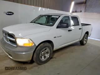 ✅ 2010 Dodge 1500 ST • VIN: 1D7RB1CT2AS206669 • Lot: 84464495. Wystawiony na Copart z przebiegiem 234 611 mil. Bezpłatny archiwum sprzedaży aukcyjnych z USA i szczegółowy raport historii pojazdu na DreamBid. Zdjęcie 1.