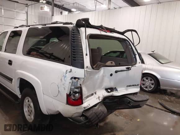 2005 Chevrolet Suburban LS z VIN 1GNFK16Z45J176719, wystawiony jako IAAI lot #42325067 z przebiegiem 199 884 mil mil oraz . Historia ofert i sprzedaży dostępna na DreamBid. Obrazek 6.