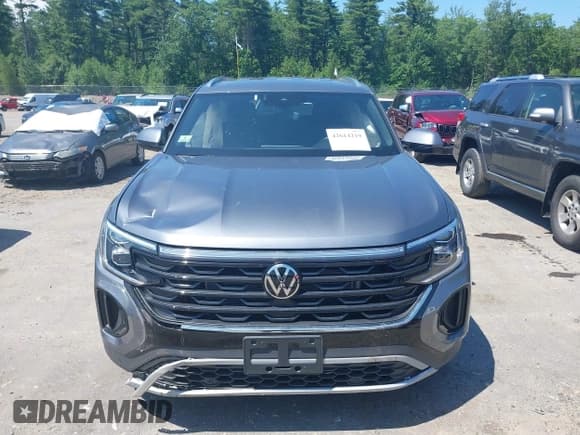 ✅ 2024 Volkswagen Atlas SE • VIN: 1V2HE2CA7RC249877 • Lot: 42614219. Wystawiony na IAAI z przebiegiem 7 108 mil. Bezpłatny archiwum sprzedaży aukcyjnych z USA i szczegółowy raport historii pojazdu na DreamBid. Zdjęcie 13.