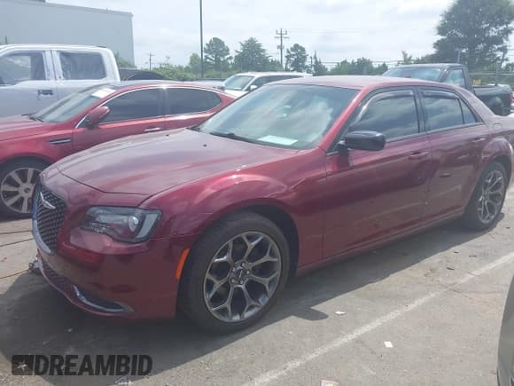 ✅ 2018 Chrysler 300 Touring L • VIN: 2C3CCAAGXJH275057 • Лот: 42945101. Опубликован ранее на IAAI с пробегом Не указан. Бесплатный доступ к архиву аукционных продаж из США и подробный отчёт об истории автомобиля на DreamBid. Изображение 18.