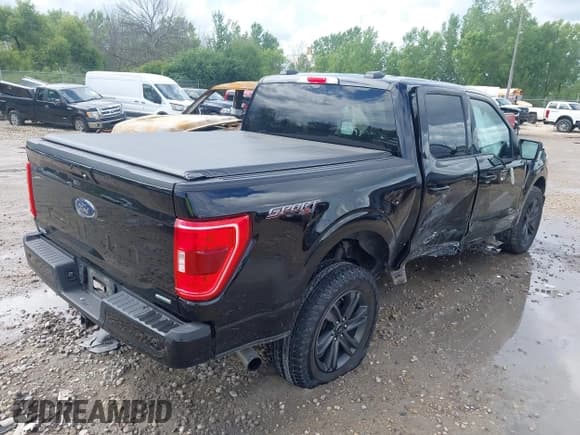 ✅ 2021 Ford F-150 XL • VIN: 1FTEW1EP8MFA02422 • Lot: 42834647. Wystawiony na IAAI z przebiegiem 90 483 mil. Bezpłatny archiwum sprzedaży aukcyjnych z USA i szczegółowy raport historii pojazdu na DreamBid. Zdjęcie 4.