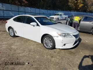✅ 2014 Lexus ES 330 • VIN: JTHBK1GG5E2114520 • Lot: 43602884. Listed on IAAI with 110,201 mi. Free auction sales archive from the USA and detailed vehicle history report at DreamBid. Image 1.