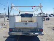 ✅ 2007 GMC Sierra 2500HD Work Truck • VIN: 1GDHC24K17E586069 • Lot: 42832256. Wystawiony na IAAI z przebiegiem 410 233 mil. Bezpłatny archiwum sprzedaży aukcyjnych z USA i szczegółowy raport historii pojazdu na DreamBid. Zdjęcie 17.