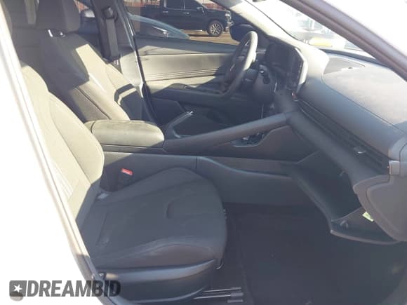 ✅ 2025 Hyundai Elantra SEL Sport • VIN: KMHLM4DG8SU868562 • Lot: 43215752. Listed on IAAI with 6,517 mi. Free auction sales archive from the USA and detailed vehicle history report at DreamBid. Image 5.