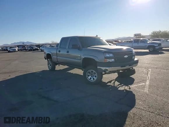 ✅ 2006 Chevrolet Silverado 2500HD LT1 • VIN: 1GCHK23246F133033 • Lot: 84415664. Wystawiony na Copart z przebiegiem 218 218 mil. Bezpłatny archiwum sprzedaży aukcyjnych z USA i szczegółowy raport historii pojazdu na DreamBid. Zdjęcie 10.