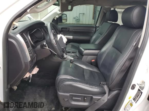 ✅ 2018 Toyota Sequoia SR5 • VIN: 5TDZY5G15JS070989 • Лот: 54205415. Опубликован ранее на Copart с пробегом 124 961 миль. Бесплатный доступ к архиву аукционных продаж из США и подробный отчёт об истории автомобиля на DreamBid. Изображение 7.