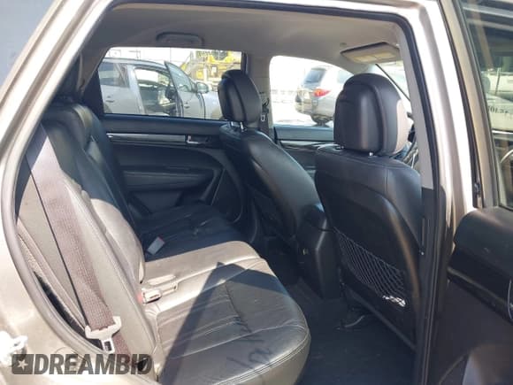 ✅ 2013 Kia Sorento EX • VIN: 5XYKU4A60DG330955 • Lot: 42354083. Listed on IAAI with 144,962 mi. Free auction sales archive from the USA and detailed vehicle history report at DreamBid. Image 8.