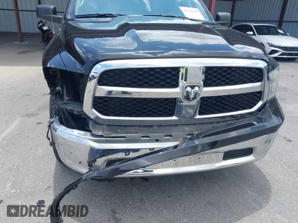 2024 Ram 1500 SLT z VIN 1C6RR6GG4RS123036, wystawiony jako IAAI lot #42356146 z przebiegiem 38 557 mil mil oraz . Historia ofert i sprzedaży dostępna na DreamBid. Obrazek 17.