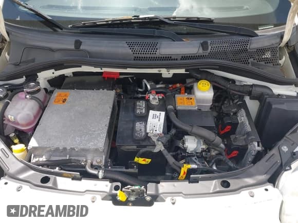 ✅ 2013 FIAT 500e • VIN: 3C3CFFGE0DT744775 • Lot: 43503951. Wystawiony na IAAI z przebiegiem 60 771 mil. Bezpłatny archiwum sprzedaży aukcyjnych z USA i szczegółowy raport historii pojazdu na DreamBid. Zdjęcie 6.