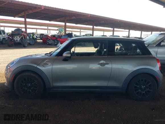 ✅ 2018 MINI Hardtop Cooper • VIN: WMWXP5C52J3D02002 • Lot: 42626931. Listed on IAAI with 86,263 mi. Free auction sales archive from the USA and detailed vehicle history report at DreamBid. Image 14.