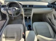 ✅ 2013 Volkswagen Passat S • VIN: 1VWAH7A39DC143352 • Lot: 87052135. Wystawiony na Copart z przebiegiem 119 667 mil. Bezpłatny archiwum sprzedaży aukcyjnych z USA i szczegółowy raport historii pojazdu na DreamBid. Zdjęcie 8.