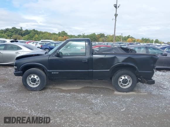 ✅ 1999 Chevrolet S-10 LS • VIN: 1GCDT14X1X8108564 • Lot: 43241574. Wystawiony na IAAI z przebiegiem 68 351 mil. Bezpłatny archiwum sprzedaży aukcyjnych z USA i szczegółowy raport historii pojazdu na DreamBid. Zdjęcie 14.