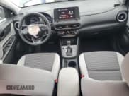 ✅ 2022 Hyundai Kona SE • VIN: KM8K22AB0NU764442 • Лот: 73220054. Опубликован ранее на Copart с пробегом 17 974 миль. Бесплатный доступ к архиву аукционных продаж из США и подробный отчёт об истории автомобиля на DreamBid. Изображение 8.