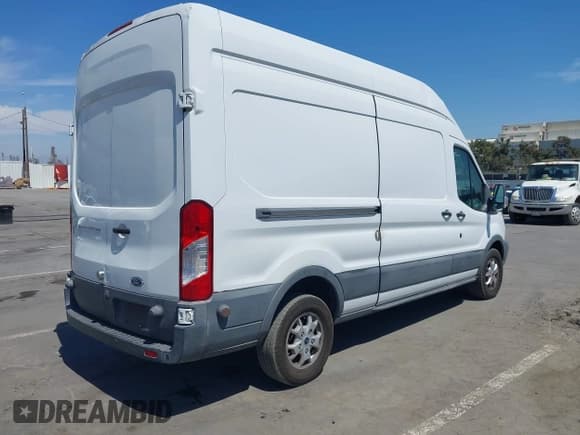✅ 2016 Ford Transit • VIN: 1FTYR2XMXGKB33232 • Lot: 42000325. Wystawiony na IAAI z przebiegiem 82 859 mil. Bezpłatny archiwum sprzedaży aukcyjnych z USA i szczegółowy raport historii pojazdu na DreamBid. Zdjęcie 4.
