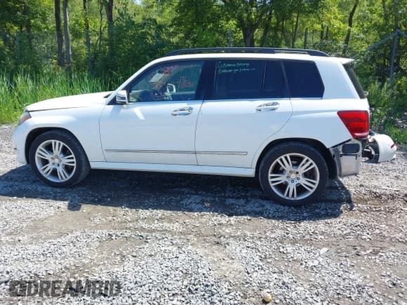 ✅ 2015 Mercedes-Benz GLK 350 • VIN: WDCGG8JB0FG380251 • Lot: 43003467. Wystawiony na IAAI z przebiegiem 46 876 mil. Bezpłatny archiwum sprzedaży aukcyjnych z USA i szczegółowy raport historii pojazdu na DreamBid. Zdjęcie 14.