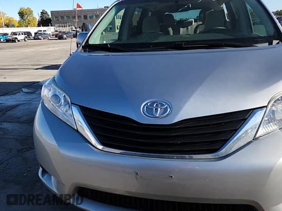 ✅ 2014 Toyota Sienna LE • VIN: 5TDJK3DCXES089245 • Lot: 86822595. Listed on Copart with 130,649 mi. Free auction sales archive from the USA and detailed vehicle history report at DreamBid. Image 15.