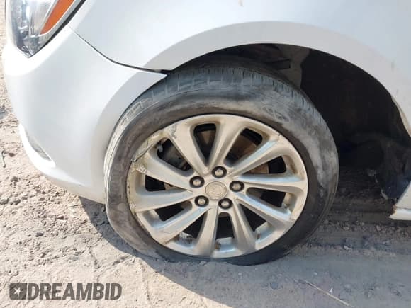 ✅ 2015 Buick LaCrosse Leather • VIN: 1G4GB5G35FF166165 • Lot: 42914744. Wystawiony na IAAI z przebiegiem 120 257 mil. Bezpłatny archiwum sprzedaży aukcyjnych z USA i szczegółowy raport historii pojazdu na DreamBid. Zdjęcie 6.