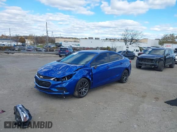 ✅ 2017 Chevrolet Cruze LT • VIN: 1G1BE5SM7H7158824 • Лот: 43632097. Опубликован ранее на IAAI с пробегом 81 777 миль. Бесплатный доступ к архиву аукционных продаж из США и подробный отчёт об истории автомобиля на DreamBid. Изображение 2.