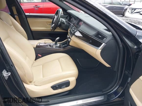 ✅ 2016 BMW 5 Series 528i • VIN: WBA5A5C53GD528946 • Lot: 42007144. Wystawiony na IAAI z przebiegiem 64 459 mil. Bezpłatny archiwum sprzedaży aukcyjnych z USA i szczegółowy raport historii pojazdu na DreamBid. Zdjęcie 5.