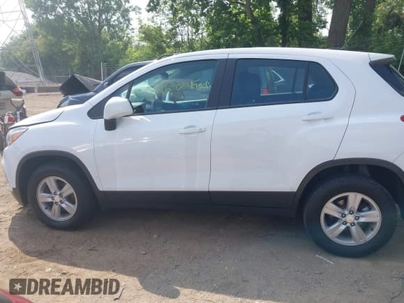 ✅ 2020 Chevrolet Trax LS • VIN: 3GNCJNSB2LL341775 • Lot: 42690845. Listed on IAAI with 78,000 mi. Free auction sales archive from the USA and detailed vehicle history report at DreamBid. Image 15.