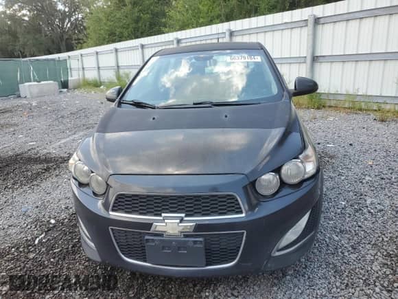2013 Chevrolet Sonic RS z VIN 1G1JG6SB5D4156303, wystawiony jako Copart lot #66379184 z przebiegiem 193 883 mil mil oraz Czysty tytuł • Clean title. Historia ofert i sprzedaży dostępna na DreamBid. Obrazek 5.