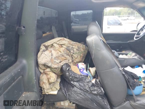 ✅ 2002 Chevrolet Silverado 1500 LT • VIN: 2GCEK19T021148322 • Lot: 42255902. Listed on IAAI with 330,381 mi. Free auction sales archive from the USA and detailed vehicle history report at DreamBid. Image 8.