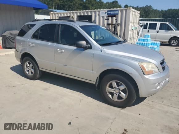 ✅ 2009 Kia Sorento LX • VIN: KNDJD735695889461 • Lot: 83987835. Listed on Copart with 185,061 mi. Free auction sales archive from the USA and detailed vehicle history report at DreamBid. Image 4.