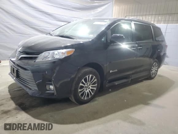 ✅ 2018 Toyota Sienna XLE Auto Access Seat • VIN: 5TDYZ3DC5JS906920 • Lot: 68258845. Listed on Copart with 18,787 mi. Free auction sales archive from the USA and detailed vehicle history report at DreamBid. Image 1.