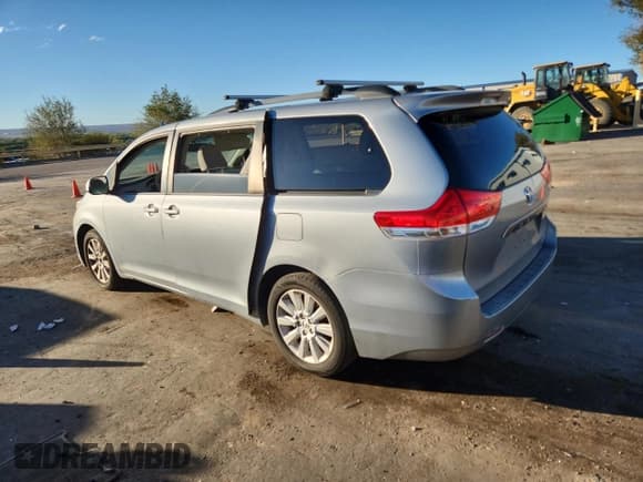 ✅ 2014 Toyota Sienna LE • VIN: 5TDJK3DC3ES088258 • Lot: 82543065. Listed on Copart with 156,330 mi. Free auction sales archive from the USA and detailed vehicle history report at DreamBid. Image 2.