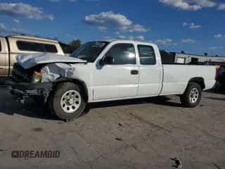 ✅ 2005 Chevrolet Silverado 1500 • VIN: 1GCEC19T45E323283 • Lot: 72714604. Wystawiony na Copart z przebiegiem 178 411 mil mil. Skorzystaj z bezpłatnego archiwum sprzedaży aukcyjnych z USA i zobacz szczegółowy raport historii pojazdu na DreamBid. Zdjęcie 1.