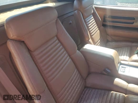 ✅ 1990 Buick Reatta • VIN: 1G4EC33C7LB906610 • Lot: 81840844. Wystawiony na Copart z przebiegiem Nie podano. Bezpłatny archiwum sprzedaży aukcyjnych z USA i szczegółowy raport historii pojazdu na DreamBid. Zdjęcie 10.