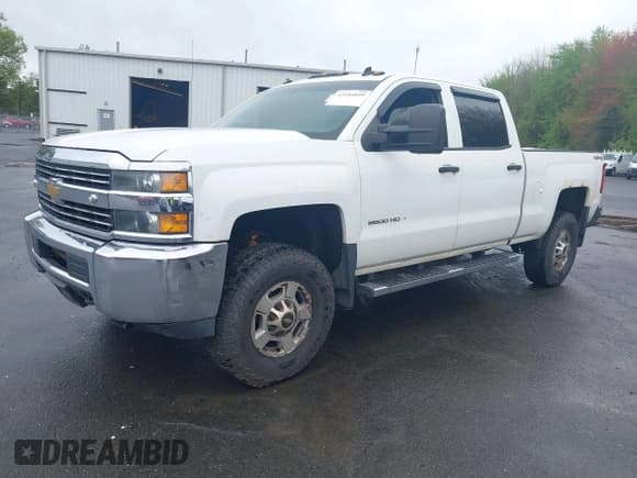 ✅ 2015 Chevrolet Silverado 2500HD LT • VIN: 1GC1KVEG3FF165208 • Lot: 42184899. Wystawiony na IAAI z przebiegiem 311 427 mil. Bezpłatny archiwum sprzedaży aukcyjnych z USA i szczegółowy raport historii pojazdu na DreamBid. Zdjęcie 18.