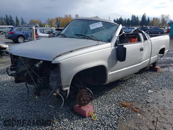 ✅ 1997 Chevrolet Silverado 1500 • VIN: 2GCEK19R5V1211794 • Lot: 43594101. Wystawiony na IAAI z przebiegiem 228 738 mil. Bezpłatny archiwum sprzedaży aukcyjnych z USA i szczegółowy raport historii pojazdu na DreamBid. Zdjęcie 18.