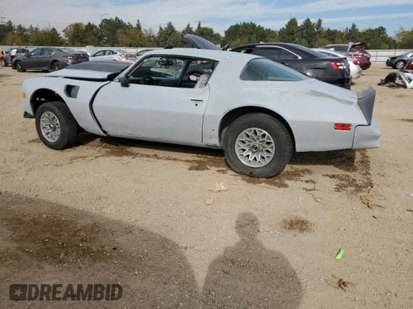 ✅ 1978 Pontiac Firebird • VIN: 2W87Z8L101961 • Lot: 85291135. Wystawiony na Copart z przebiegiem 17 643 mil. Bezpłatny archiwum sprzedaży aukcyjnych z USA i szczegółowy raport historii pojazdu na DreamBid. Zdjęcie 2.