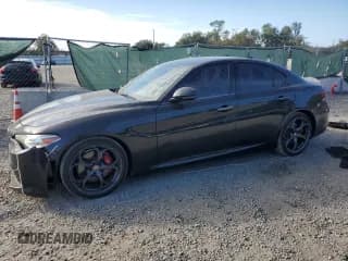 ✅ 2018 Alfa Romeo Giulia Ti Sport • VIN: ZARFAECN0J7577749 • Lot: 91862355. Wystawiony na Copart z przebiegiem 92 576 mil. Bezpłatny archiwum sprzedaży aukcyjnych z USA i szczegółowy raport historii pojazdu na DreamBid. Zdjęcie 1.