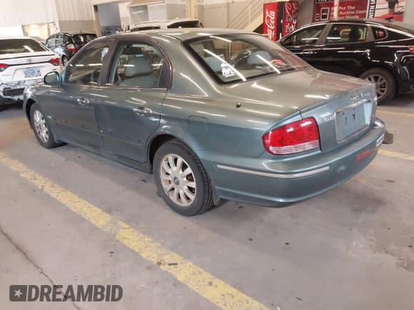 ✅ 2004 Hyundai Sonata GLS • VIN: KMHWF35HX4A004657 • Lot: 42334017. Listed on IAAI with 123,676 mi. Free auction sales archive from the USA and detailed vehicle history report at DreamBid. Image 3.