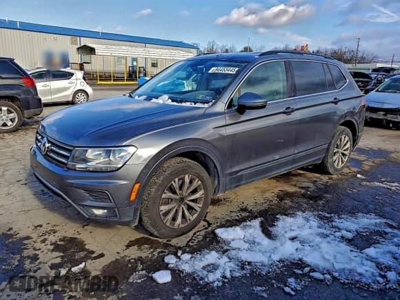 ✅ 2018 Volkswagen Tiguan SEL • VIN: 3VV2B7AX1JM002914 • Лот: 94453445. Опубликован ранее на Copart с пробегом 248 661 миль. Бесплатный доступ к архиву аукционных продаж из США и подробный отчёт об истории автомобиля на DreamBid. Изображение 1.