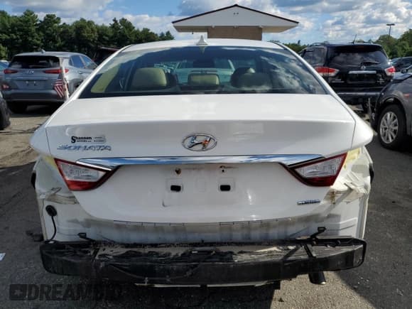 ✅ 2013 Hyundai Sonata SE • VIN: 5NPEC4AC1DH685888 • Lot: 65967454. Listed on Copart with 154,331 mi. Free auction sales archive from the USA and detailed vehicle history report at DreamBid. Image 6.