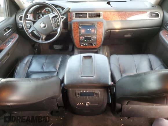 ✅ 2008 Chevrolet Tahoe • VIN: 1GNFK13558R237180 • Lot: 92270675. Wystawiony na Copart z przebiegiem 233 171 mil. Bezpłatny archiwum sprzedaży aukcyjnych z USA i szczegółowy raport historii pojazdu na DreamBid. Zdjęcie 8.