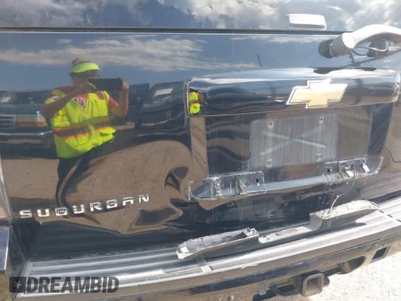 ✅ 2007 Chevrolet Suburban LT • VIN: 3GNFC16017G165602 • Lot: 42680551. Listed on IAAI with 122,310 mi. Free auction sales archive from the USA and detailed vehicle history report at DreamBid. Image 6.